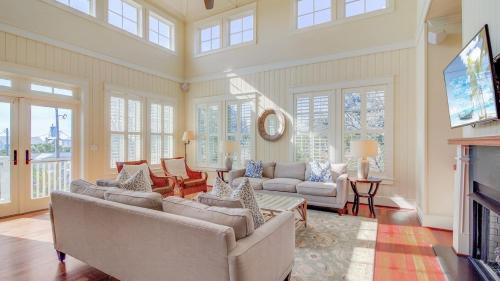 Isle of Palms House | 913 Carolina Boulevard by AvantStay Private Pool Ocean View Rooftop