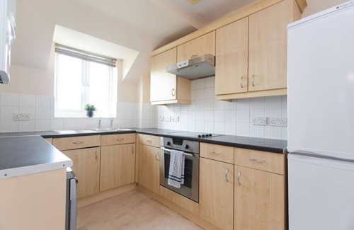 Swindon Apartment | 9FC Apartment 2 Bedroom Sleeps 4 Long Stay Disc