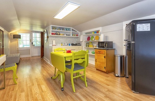 Bainbridge Apartment | A 1 bedroom 1 futon1 bath upstairs of The HH & downstairs is separate to rent.