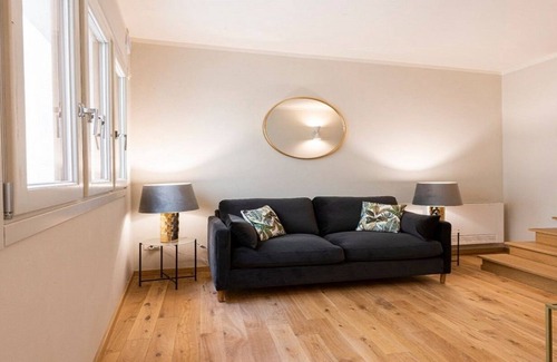 San Lorenzo Apartment | A 135m2 JEWEL IN FLORENCE’S HISTORICAL DISTRICT-MODERN,BRIGHT, AIRY!