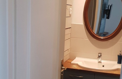 Aiguelongue House | A 15km des Plages, Maison 4 Chambres, Divisée en 2 Appartements Neufs