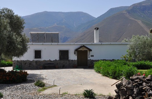 Orgiva House | A 2 bedroom country house with large private garden and swimming pool