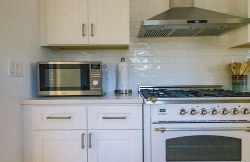 South Palm Park Neighborhood Association Villa | A 3-bedroom/2 bath, fully-renovated home with a resort-style pool and spa.