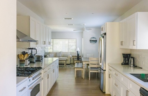 South Palm Park Neighborhood Association Villa | A 3-bedroom/2 bath, fully-renovated home with a resort-style pool and spa.