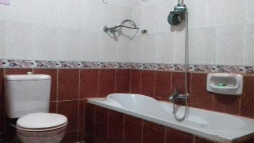 Al-Muntazah Apartment | A 3-BR apt w FP, GV & 20 min to the sea & Muntazah