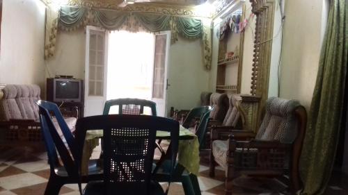 Al-Muntazah Apartment | A 3-BR apt w FP, GV & 20 min to the sea & Muntazah