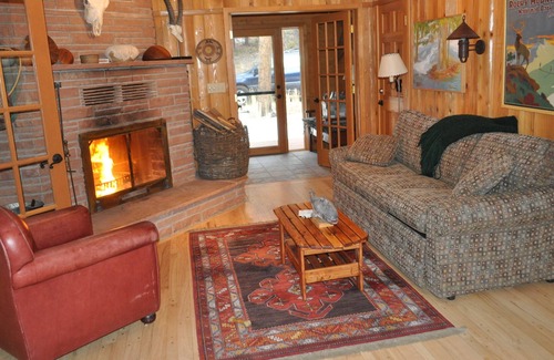 Allenspark Cabin | A 5 Star3 BR Luxury Log Cabin, Overlooking RMNP only 20 minutes from Estes Park