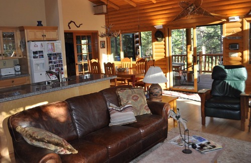 Allenspark Cabin | A 5 Star3 BR Luxury Log Cabin, Overlooking RMNP only 20 minutes from Estes Park