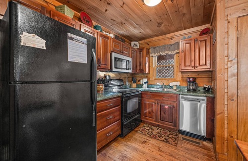 Sevierville Cabin | A Beary Nice Cabin-Close to Tanger Outlets