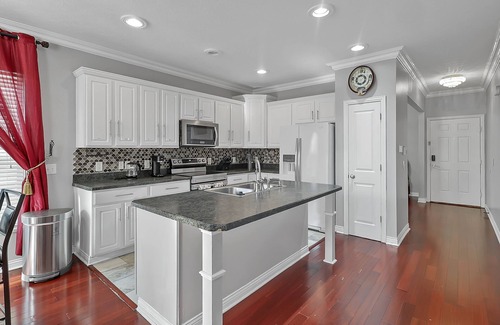 Taylor Station House | A Beautiful 5 Bedrooms Family Home located Opposite Mt. Carmel East Columbus OH