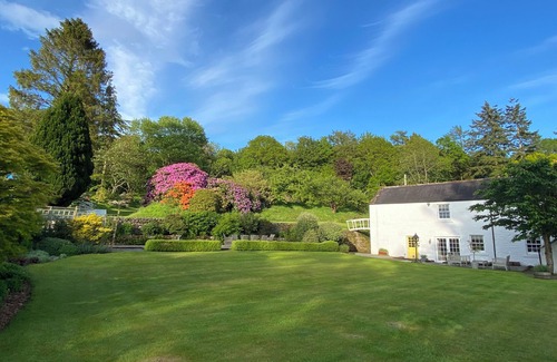 Newbridge Cottage | A beautiful and picturesque home set in its own extensive gardens. Sleeps 8.
