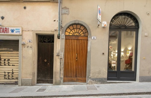 Oltrarno Apartment | A beautiful apartment a stone's throw from Piazza Pitti by Mmega