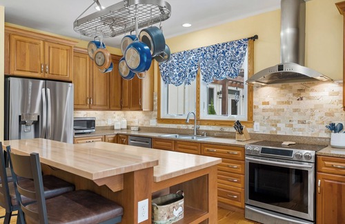 Central House | A beautiful home on 10 sprawling acres