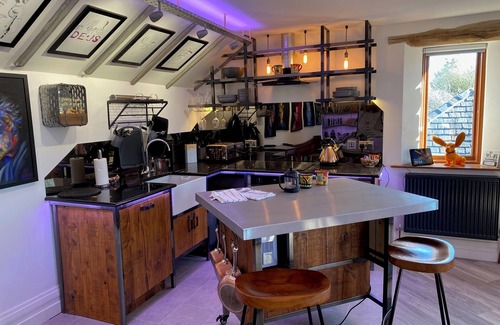 Slyne Apartment | A beautifully appointed apartment featuring lots of original artwork.