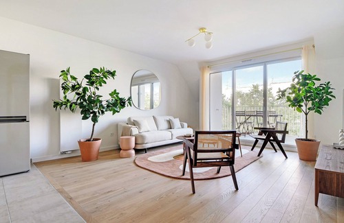 Clichy Apartment | A Bright 3-BR/2BA in Clichy