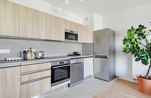 Clichy Apartment | A Bright 3-BR/2BA in Clichy