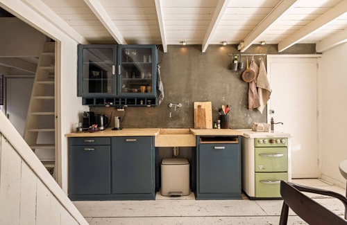 Burgwallen Nieuwe Zijde Apartment | A bright and stylish loft in the heart of Amsterdam, with a cozy interior, plenty of natural light and all the modern conveniences for a relaxing stay in the city.