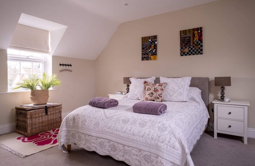 New Forest District Cottage | A bright & cheery home perfect forest-filled adventures.