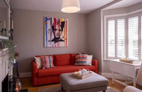 New Forest District Cottage | A bright & cheery home perfect forest-filled adventures.