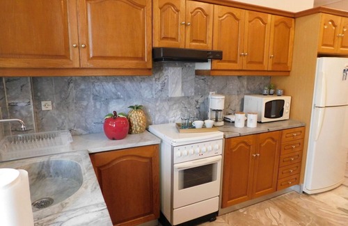 Paralio Astros Apartment | A Bright Home-Away-From-Home with big balcony, Castle view and Netflix!