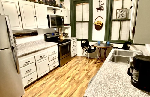 Custer House | A/C! BIG Rooms! Lots of Space! Porch and Patio with gas fire table! Value!