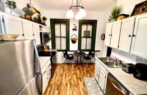 Custer House | A/C! BIG Rooms! Lots of Space! Porch and Patio with gas fire table! Value!