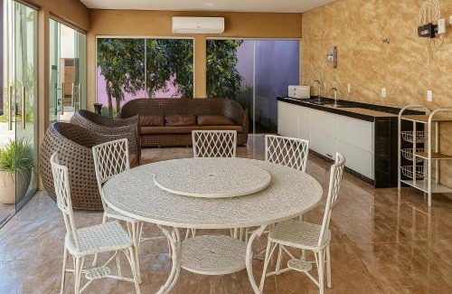 Jardim Paraiso House | A Casa Paradisiaca ll Luxo Piscina Super Quente até 50 graus de Temperatura Aquecimento Elétrico com Sauna e Lavanderia com Roupa de Cama