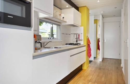 Goedereede House | A chalet decorated with great attention to detail and a beautiful garden.