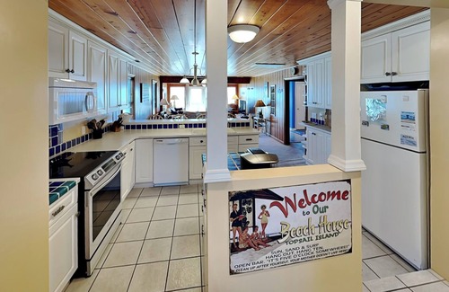 Topsail Beach House | A Charm of Finches | Pet Friendly, Walk to Beach!