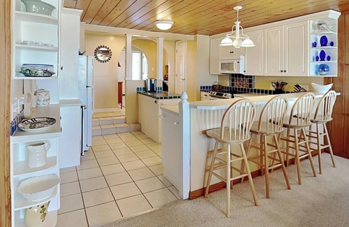 Topsail Beach House | A Charm of Finches | Pet Friendly, Walk to Beach!