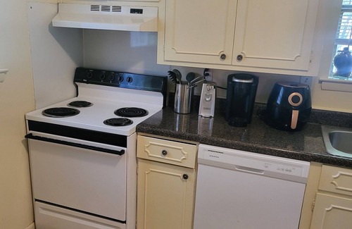 Mobile Condo | A charming 2 bedroom condo in the historic district of downtown Mobile.