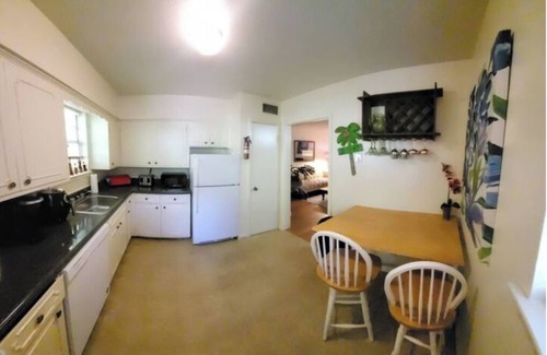 Mobile Condo | A charming 2 bedroom condo in the historic district of downtown Mobile.