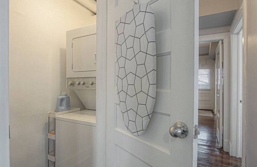 Hanover Place Apartment | A Charming 2bed/1bath!