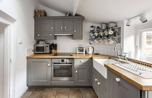 Holt Cottage | A charming cottage just a stones throw from the Quay