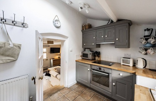 Holt Cottage | A charming cottage just a stones throw from the Quay