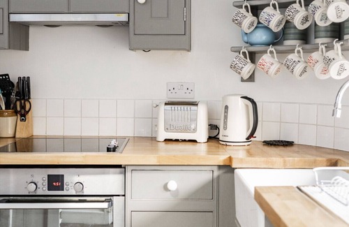 Holt Cottage | A charming cottage just a stones throw from the Quay