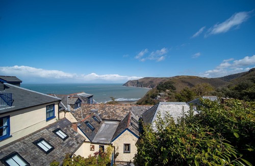 Lynton Apartment | A charming dog and couple friendly quirky apartment with sea views, in a popular location in North D