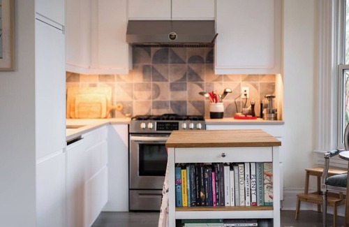 Strathcona House | A charming summer stay in a quiet neighbourhood close to downtown.
