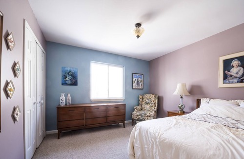 Ferndale House | A cheery home-away-from-home in a quiet neighborhood.