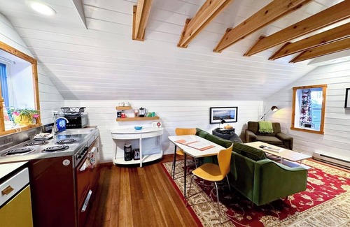 Sturgeon Bay Apartment | A City Cottage in the heart of Sturgeon Bay