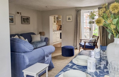 Holt House | A coastal home from home
