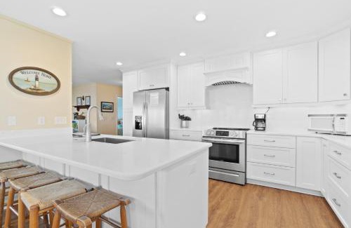 Caswell Beach House | A Coconut Hut Brunswick Vacation Rentals