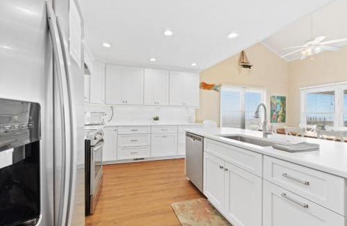 Caswell Beach House | A Coconut Hut Brunswick Vacation Rentals