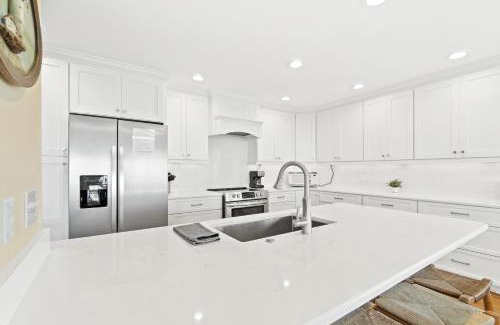 Caswell Beach House | A Coconut Hut Brunswick Vacation Rentals