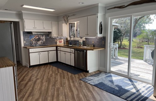 Midway House | A Colonels Island Gem! In Midway GA near Halfmoon Marina with Deep Water Dock
