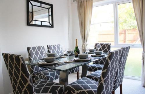 Cambridge House | A Comfortable Nest for Contractors or Families - sleeps 8