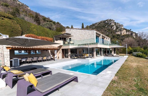 Vence Villa | A contemporary and stylish architectural gem nestled in the Alpes-Maritimes
