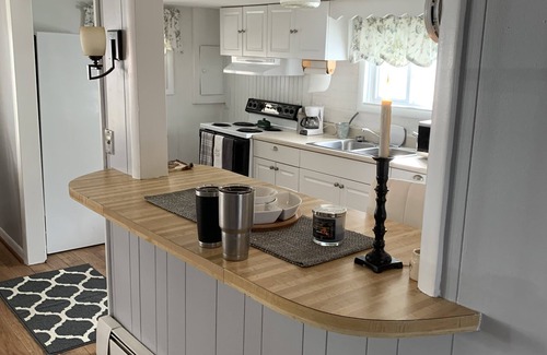 Hancocks Bridge Cottage | A cottage on the shore of the Delaware River