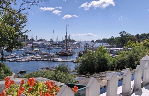 Camden Cottage | A cozy beach hotel. Escape, Relax, Enjoy & Explore!