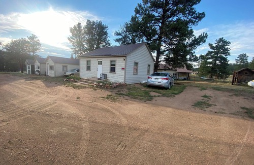 Florissant House | A Cozy Cabin retreat after a fun day in the wild!